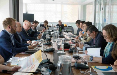 Mesa de trabajo de la reunión en Madrid