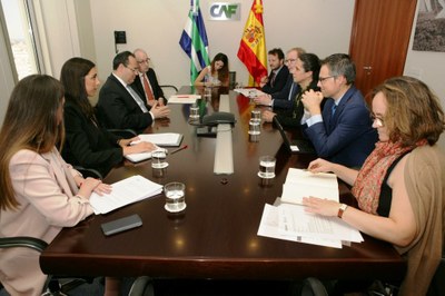 Mesa de trabajo durante la reunión mantenida en Madrid