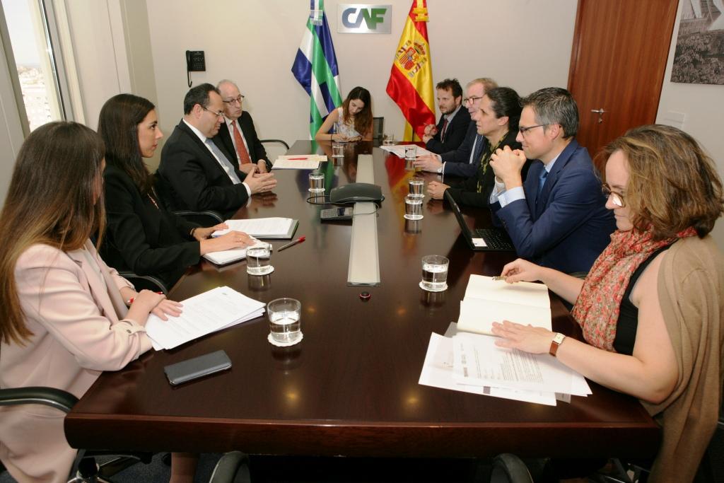 Mesa de trabajo durante la reunión mantenida en Madrid