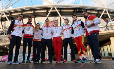 Los medallistas españoles posan juntos y satisfechos al culminar el Campeonato