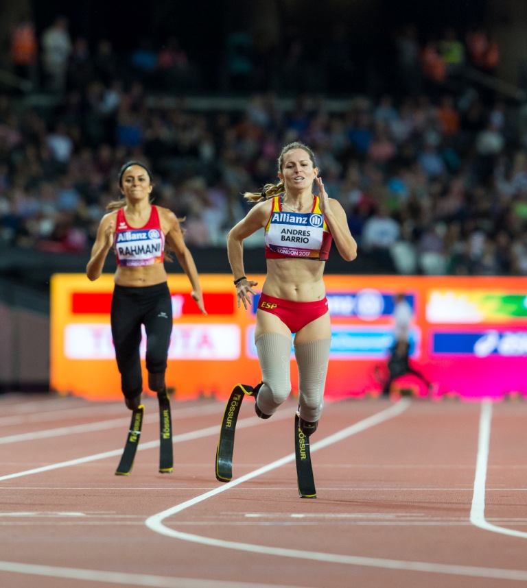 Sara Andrés (en primer plano), en plena carrera