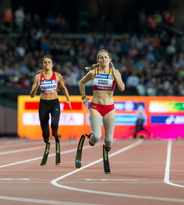 Sara Andrés (en primer plano), en plena carrera