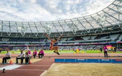 Sara Martínez vuela en el salto que le valió la medalla de plata
