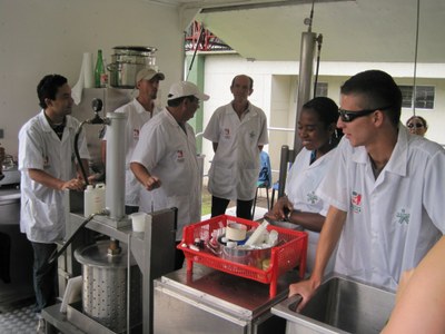 Un centro de trabajo para personas ciegas, en Colombia, impulsado por FOAL