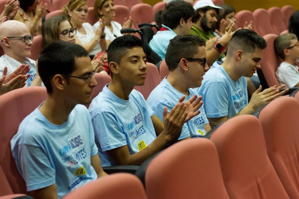 Un grupo de alumnos acude al acto inaugural en Málaga de la nueva edición de Campus Inclusivos