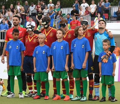 Equipo titular de la seleccion española de futbol para ciegos en el Europeo de Berlín