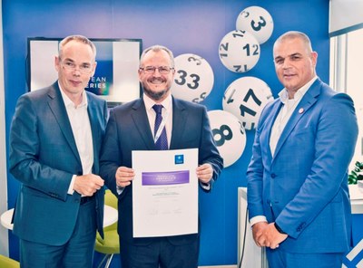 De Izquierda a derecha: Hansjörg Höltkemeier, Patricio Cárceles  y Arjan van ‘t Veer (secretario general de EL)