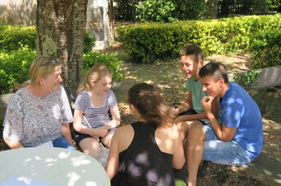 Uno de los grupos durante el taller de debate