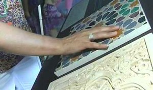 Reproducciones de cerámica y artesonados de la Alhambra