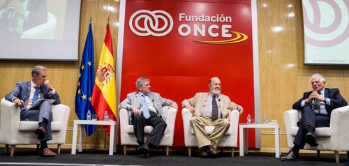 De izda a dcha: José Manuel Gónzalez, Enrique Barón, José Mª Gil Robles y Josep Borrell