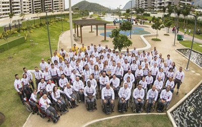 Grupo de deportistas paralímpicos becados con el Plan ADOP