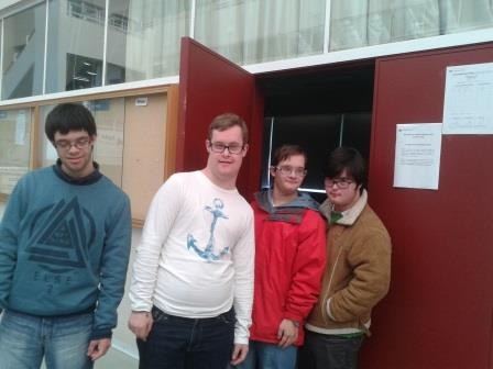 Grupo de alumnos con síndrome de Down que realizaron prácticas de formación laboral en la Facultad de Educación de A Coruña