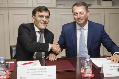 Alberto Durán (a la izquierda) y Antoni Ballabriga, tras rubricar el acuerdo