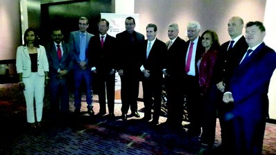 Ángel Sánchez (a la derecha), junto a otros directivos de CIBELAE, en Panamá