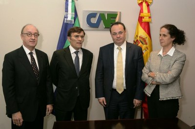 De izquierda a derecha,Guillermo Fernández de Soto, director Corporativo de CAF Europa, Alberto Durán, Luis Carranza, y Ana Peláez, consejera general ejecutiva de Relaciones Internacionales y Expansión Exterior de la ONCE. 
