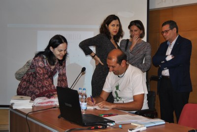Josan Rodríguez firmando su libro 'El equilibrista'