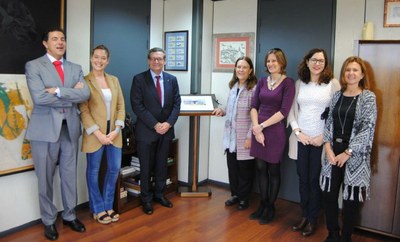 Los responsables de ONCE en Aragón, con la eurodiputada Inés Ayala (cuarta por la derecha)