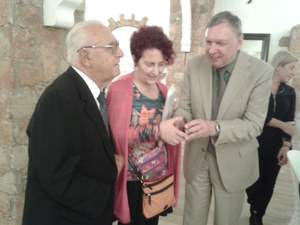 Tomasso Daniele , a la izquierda, recoge la medalla de manos del actual presidente de la EBU