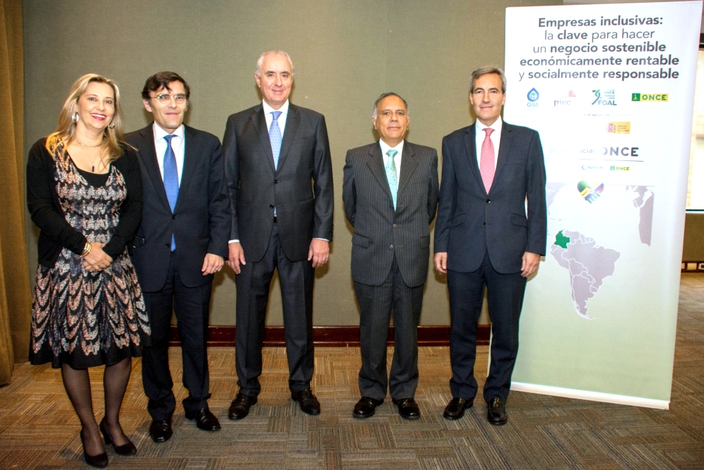 De izd. a dcha.  Mónica Sánchez, directora de PWC Colombia, Alberto Durán, Pablo Gómez de Olea, Gustavo Riveros y Alejandro Oñoro
