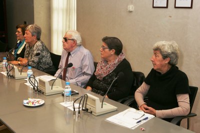 Participantes en el encuentro durante un momento del debate