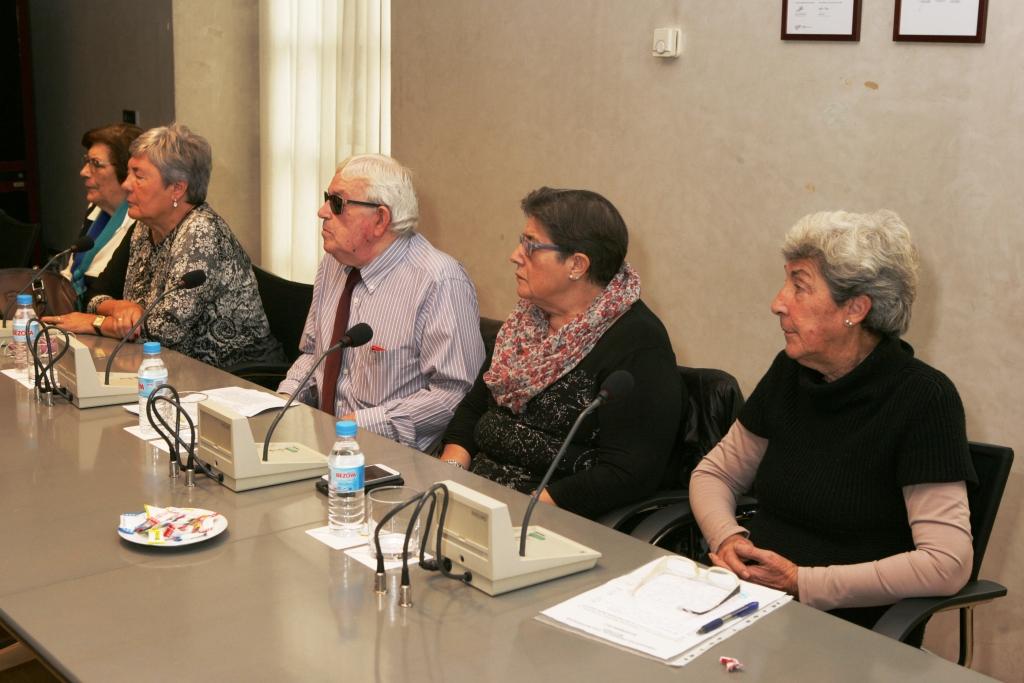 Participantes en el encuentro durante un momento del debate