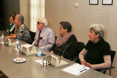 Participantes en el encuentro durante un momento del debate
