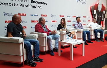 Un momento de la conversación entre deportistas olímpicos y paralímpicos
