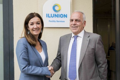 Rocío Mora y Pedro Buesa tras la firma del convenio