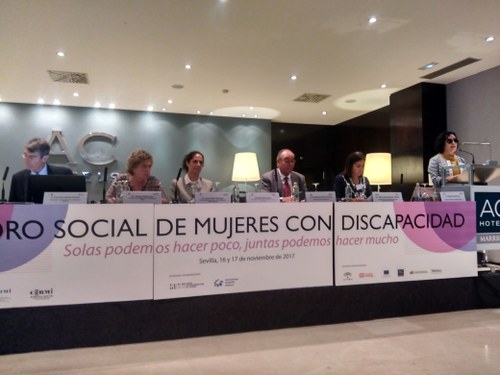 Mesa inaugural del Foro