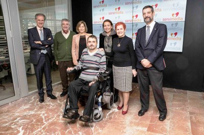 Foto de familia de los participantes en la presentación del estudio/encuesta