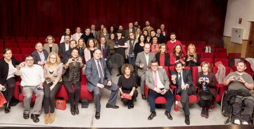 Los representantes de Fundación ONCE, junto a los galardonados, en el acto homenaje en Madrid
