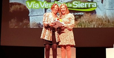 Representantes de la Vía Verde de la Sierra recogen el premio de la Diputación de Cádiz