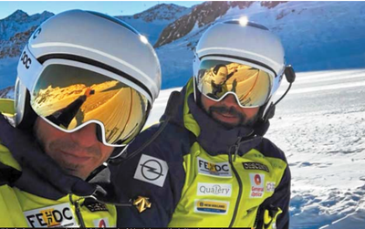 Santacana (a la izquierda) y su guía Miguel Galindo, en las pistas austriacas de Pitztal