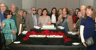 La tarta del 25 aniversario del Museo Tiflológico y algunos invitados
