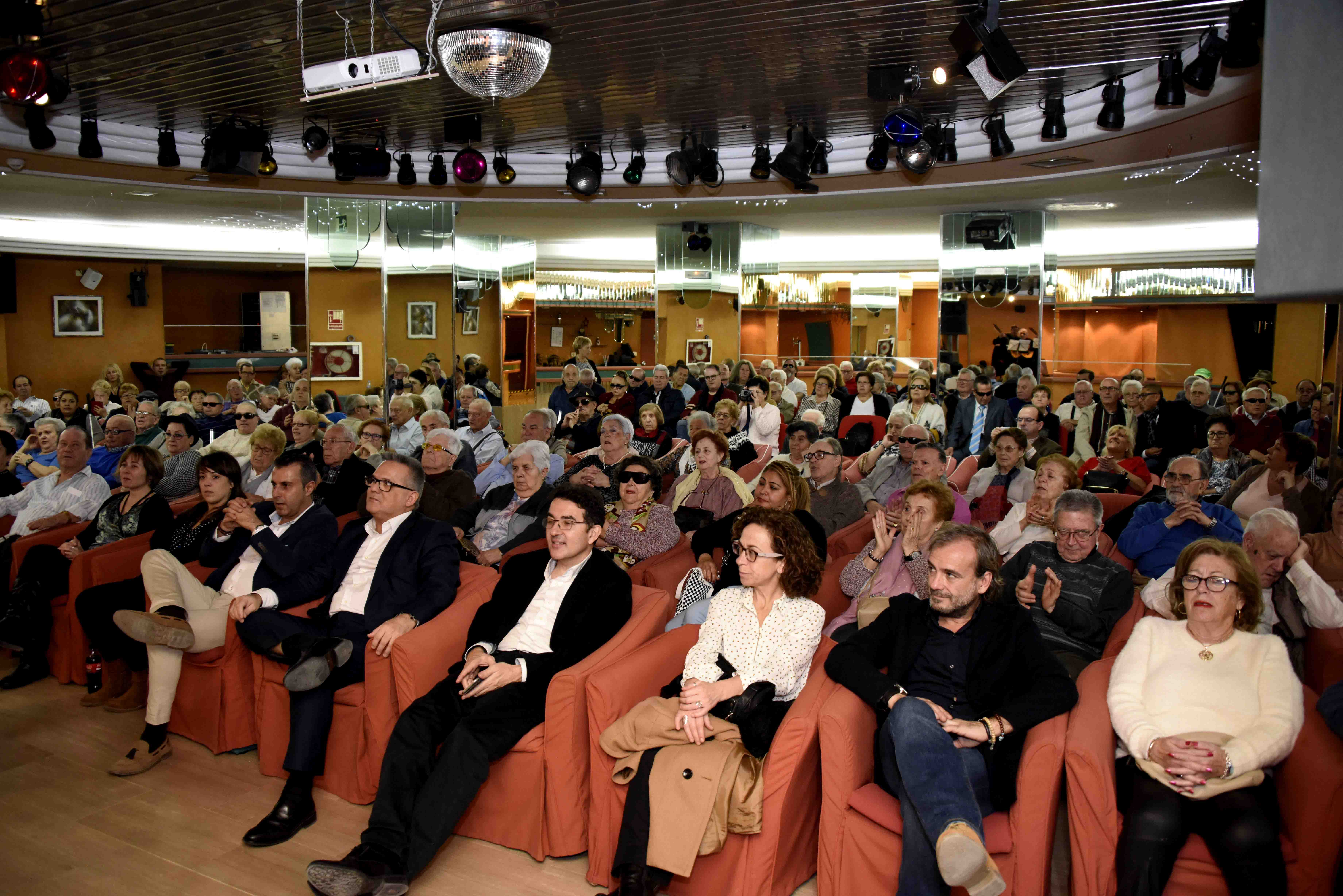 Auditorio del Hotel durante la actuación del grupo musical de pulso y púa Joaquín Rodrigo de Valencia