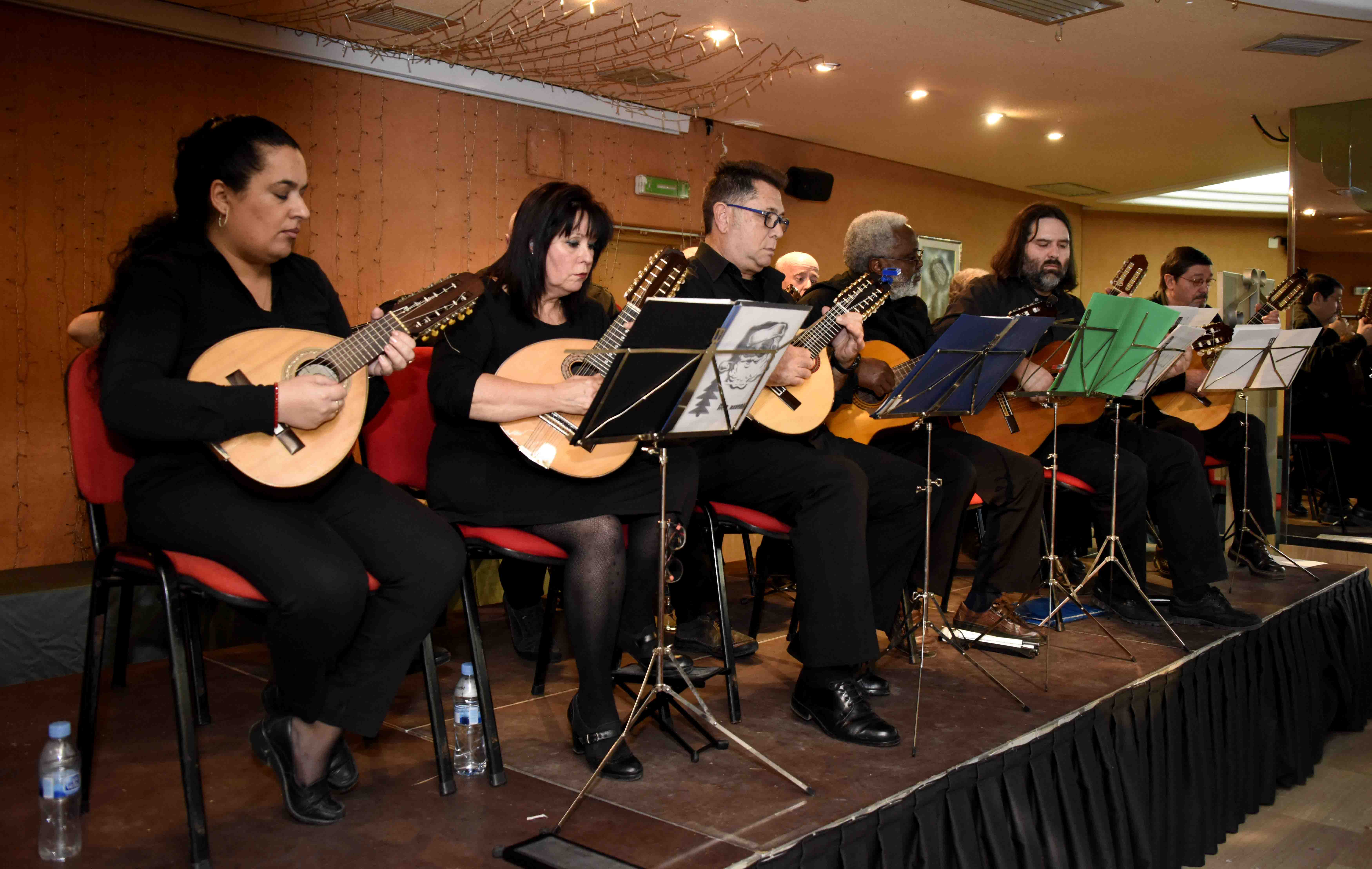 Rondalla de Pulso y Púa Joaquín Rodrigo durante su actuación