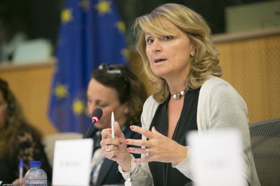 Rosa Estarás durante su intervención en el Pleno del PE sobre el Tratado