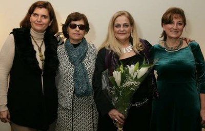 Ana Benegas junto a Gemma León, consejera general de la ONCE, María José Sánchez, jefa del Departamento de Promoción Cultural de la ONCE, Carmen Aranda, escritora y periodista