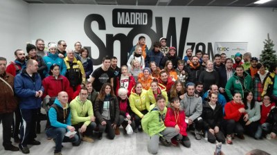 Foto de familia de los participantes en la I Copa disputada en las instalaciones madrileñas de Xanadú