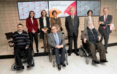 Foto de familia de los participantes en la presentación del informe
