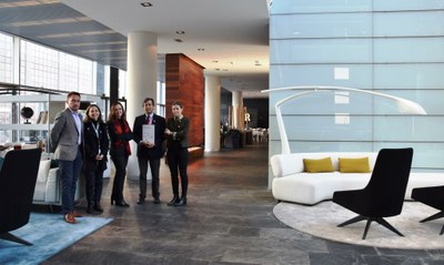 La delegación chilena y representantes de ILUNION Tecnología y Accesibilidad en el madrileño hotel ILUNION Atrium
