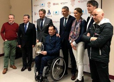 Posado tras el sorteo de los cruces de la Copa del Rey de Baloncesto en silla de ruedas