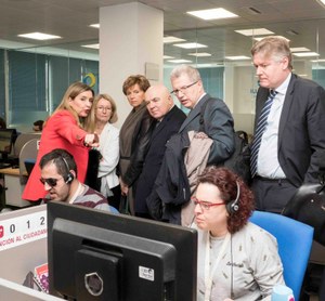 Los miembros de la Comisión del PE visitan un contact center de ILUNION en Madrid
