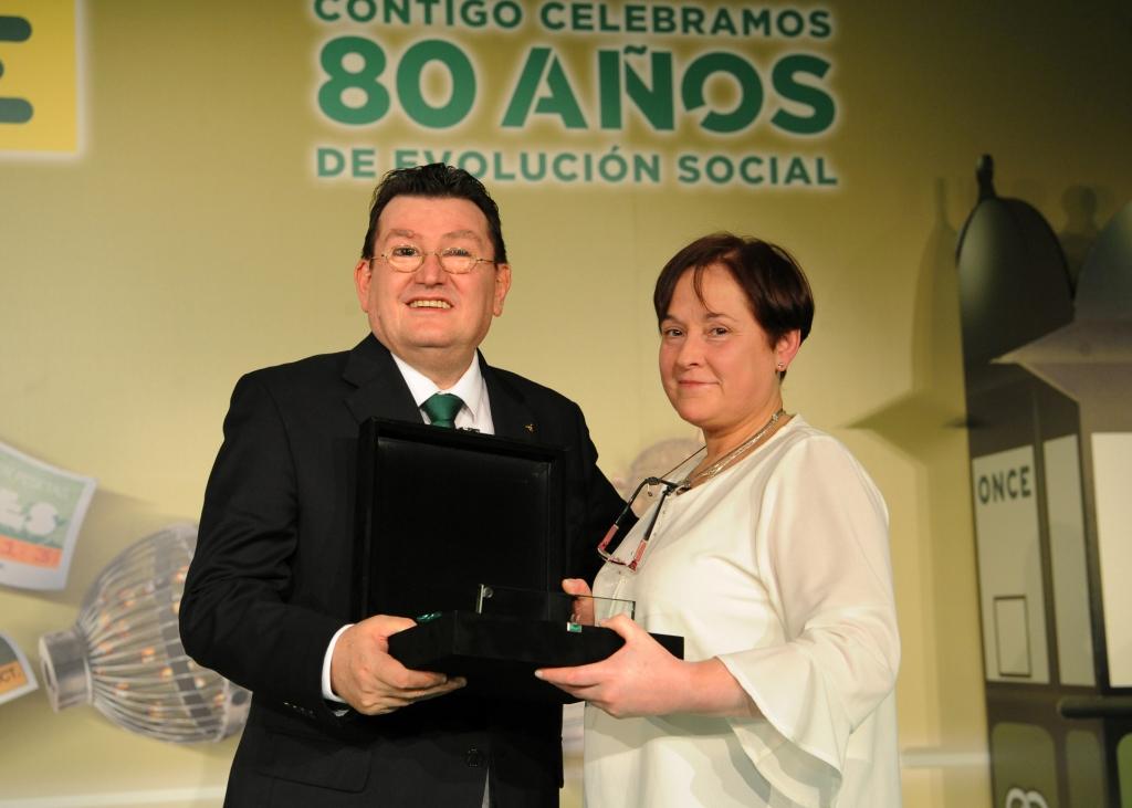 María Rosa Salazar recibe el galardón como mejor vendedora de Castilla y León