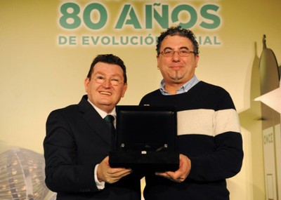 Eugenio Ortiz recibe el galardón como mejor vendedor en la DT de La Rioja