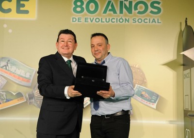 Víctor Manuel García recibe el galardón por ser el mejor vendedor de la DT de Madrid