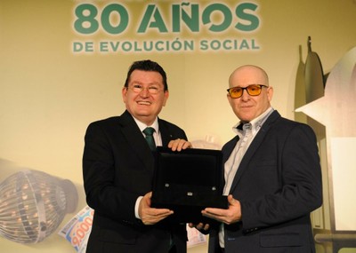 Juan Pedro Pérez recibe el galardón por ser el mejor de la DT de Murcia