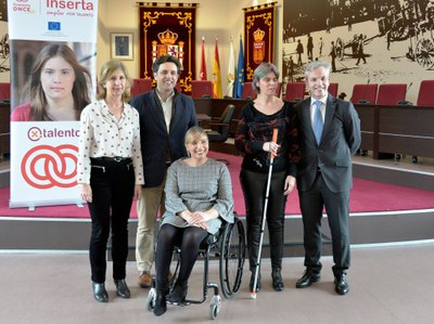 Foto de familia de responsables municipales de Galapagar y de Inserta
