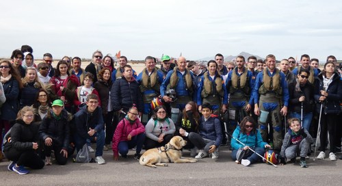 Foto de los jóvenes con la Patrulla acrobática "Águila"