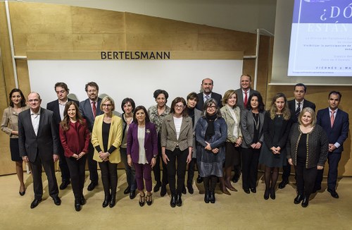 Representantes de las entidades que firmaron el protocolo, entre ellas Patricia Sanz 